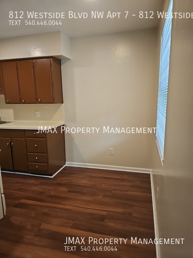 Building Photo - This property has a no security deposit op...