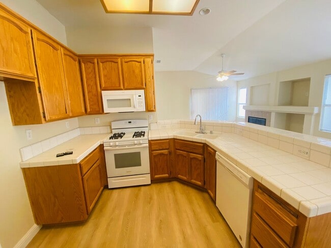 Building Photo - Fully Renovated Single Story