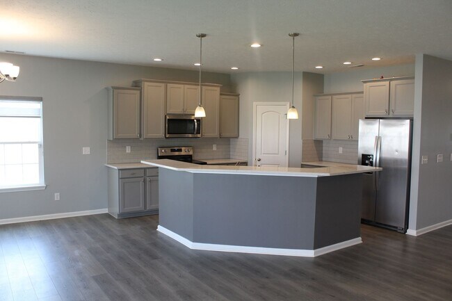 Building Photo - Spacious Ranch Home in a Beautiful Avon Community!