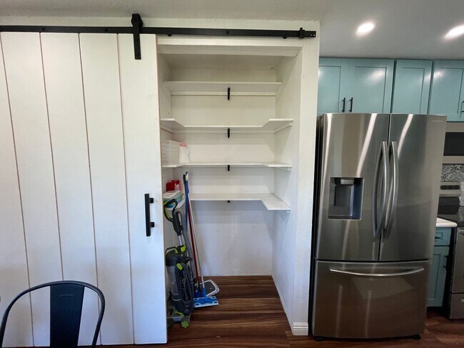 Building Photo - Kihei Villages Upper Level Furnished 2bed/1.5 bath Ocean View Condo