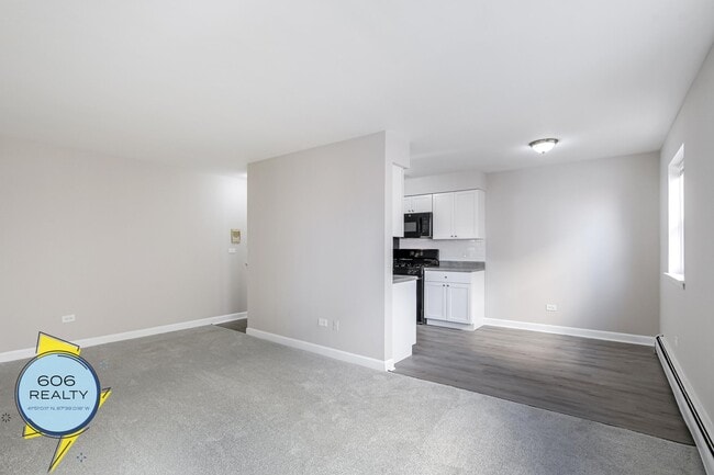 Building Photo - 3001 N Thatcher Ave