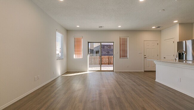Foto del edificio - New Townhome in Santa Fe