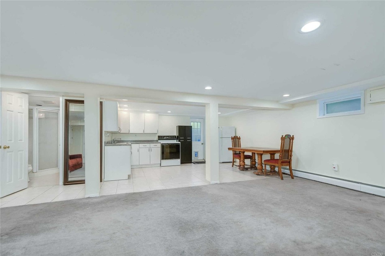 14 Chelsea Pl, Dix Hills, NY 11746 House Rental in Dix Hills, NY