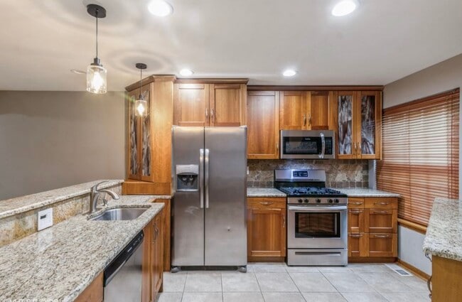 Building Photo - 750 W Happfield Dr