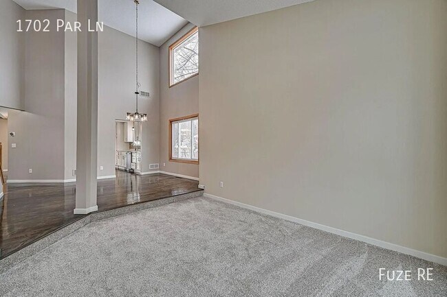 Building Photo - 1702 Par Ln