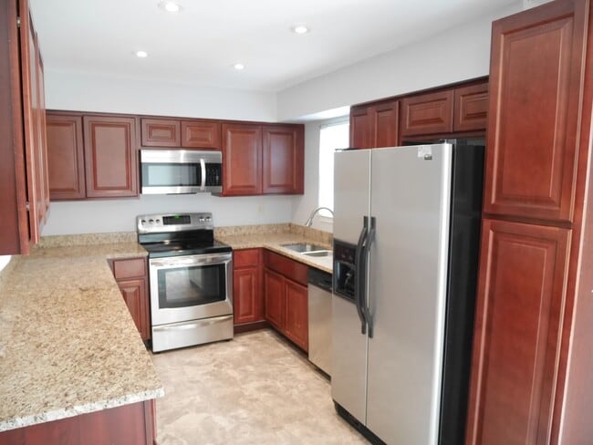 Building Photo - 4 Bedroom Townhome- Silver Spring, MD