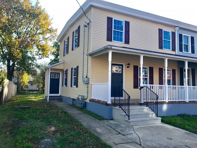 Building Photo - 810 W Front St