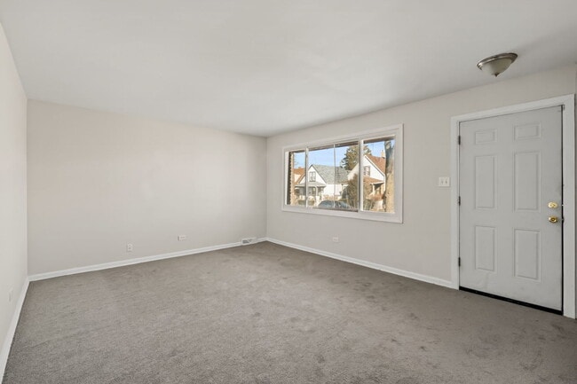 Building Photo - 10214 S La Salle St