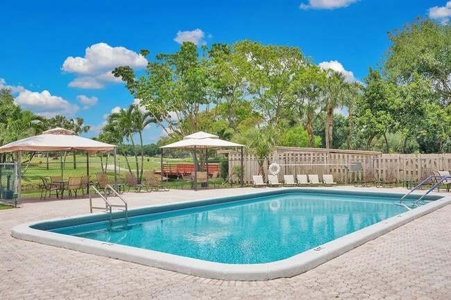 Foto del edificio - 9470 Tangerine Pl