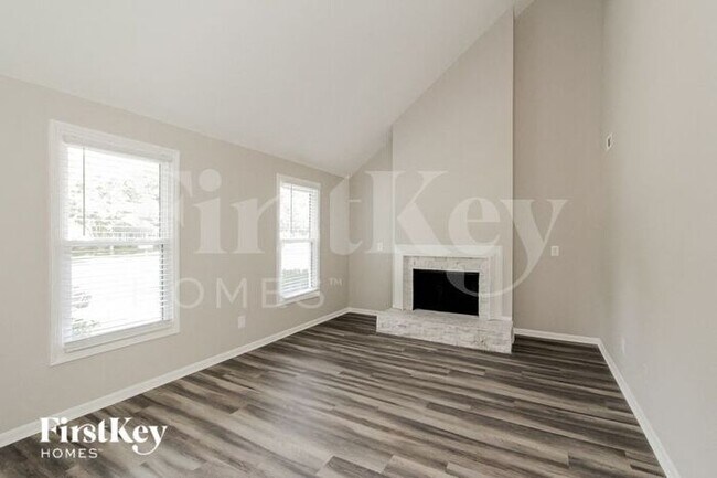 Building Photo - 11401 5 Cedars Rd