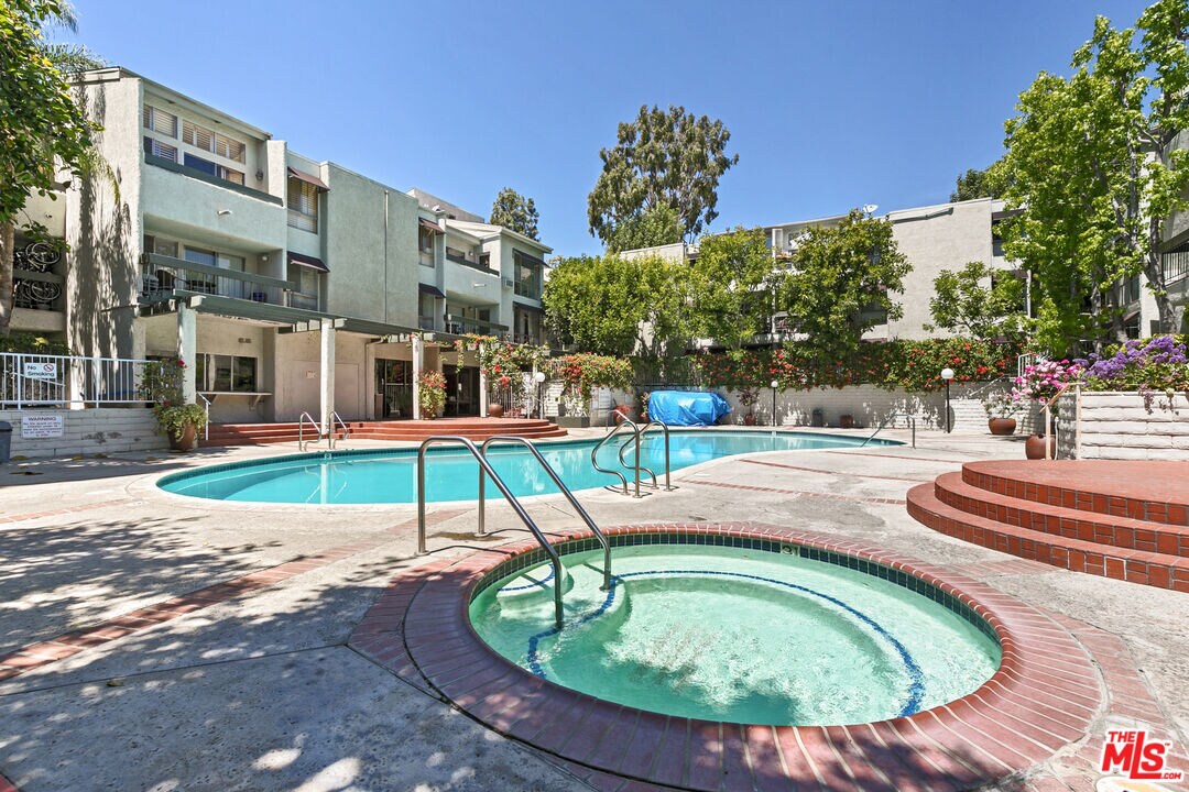 Foto principal - 4900 Overland Ave