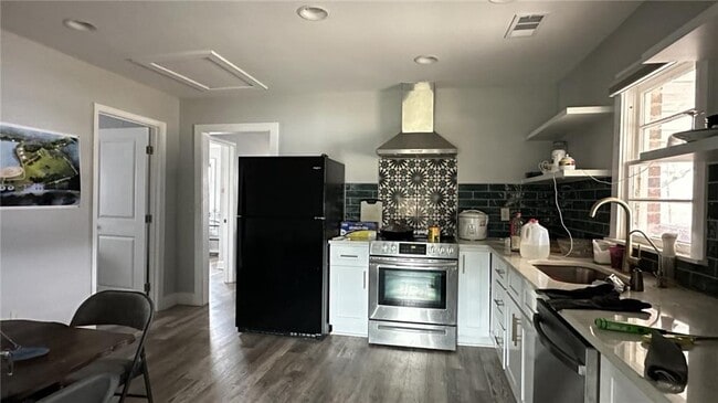 Building Photo - 7040 Alan Thomas Rd