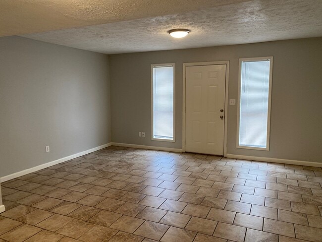 Building Photo - 289 Greenfield Dr