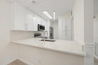 Building Photo - 3404 Gardens E Dr