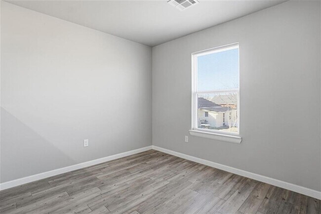Foto del edificio - Brand New Near Downtown Cache – 15 Min to Fort Sill. 50% off First Full Month's Rent