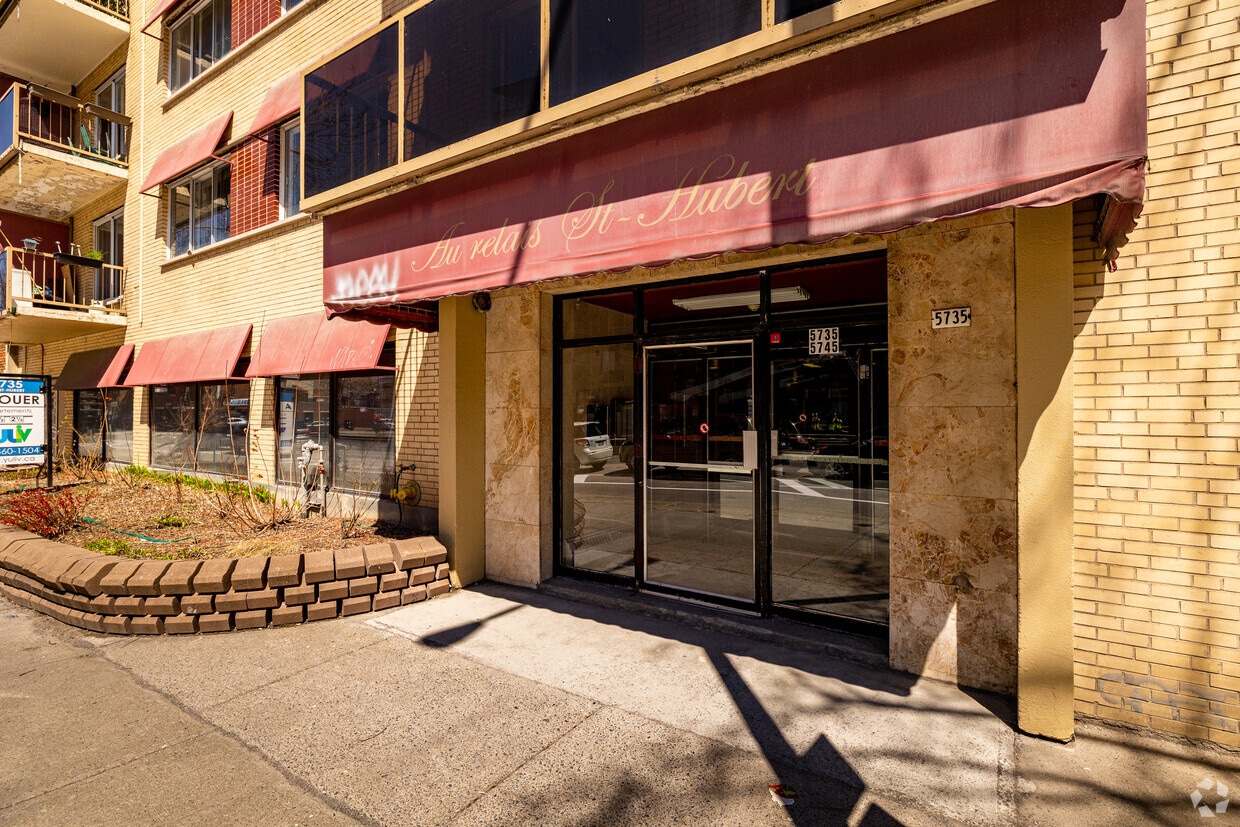 Building Photo - 5735-5745 Rue Saint-Hubert