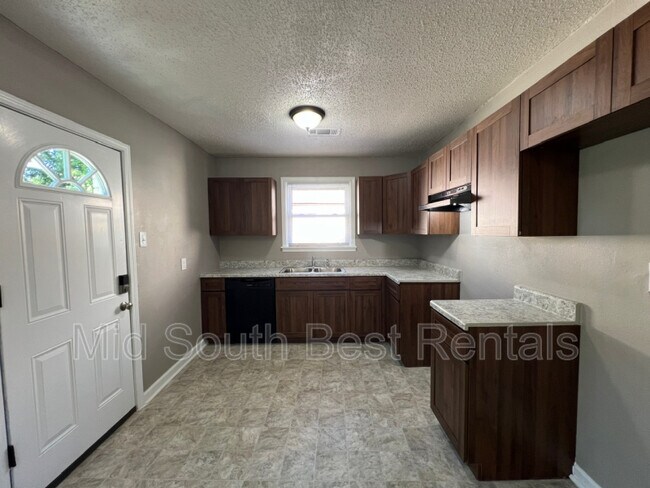 Foto del edificio - 423 Delta Rd