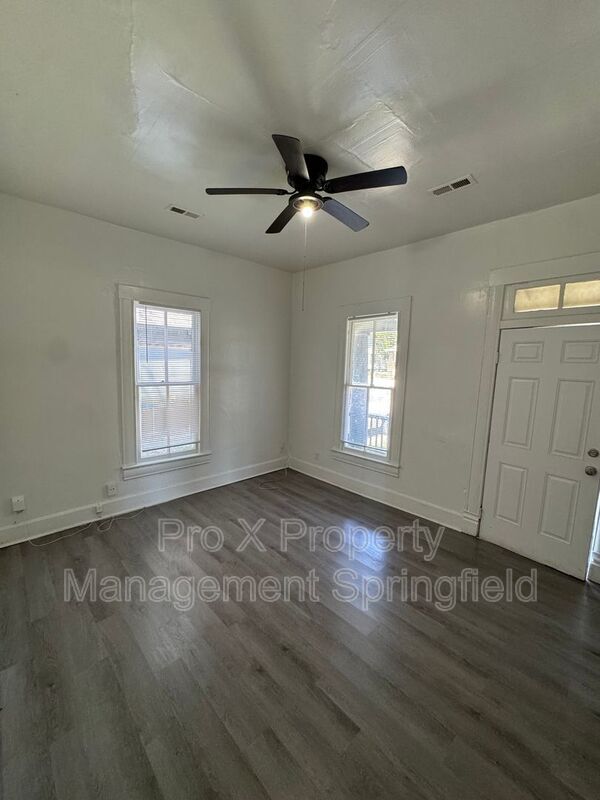 Foto del edificio - 618 W Calhoun St