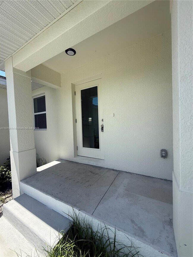Building Photo - 108 Sunny Way