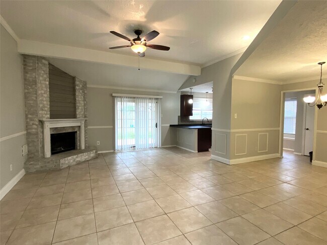 Building Photo - 302 El Toro Ln