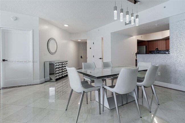 Foto del edificio - 16699 Collins Ave