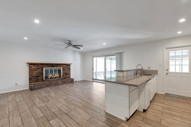 Foto del edificio - 5-Bedroom Tempe Home with Private Pool & Turf Yard Near ASU