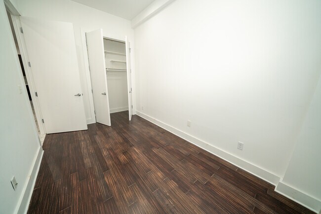 Foto del edificio - 2577 22nd St