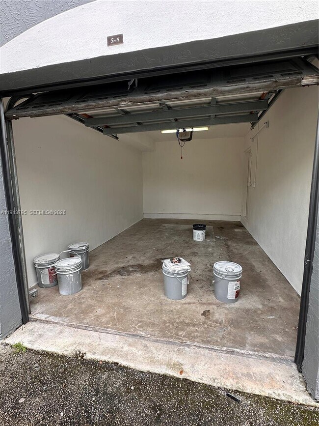 Foto del edificio - 9640 NW 2nd St