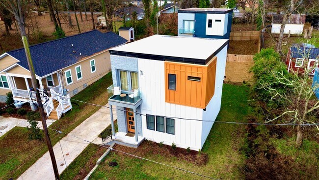 Building Photo - 310 Truce St