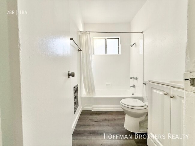 Building Photo - 1819 S Oxford Ave