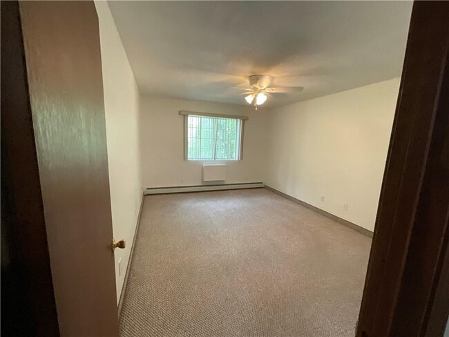 Building Photo - 680 Hartford Pike