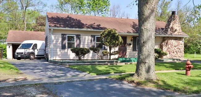 Building Photo - 22209 Willow Tree Ave