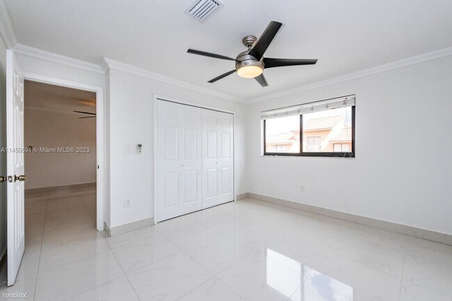 Foto del edificio - 2 br, 2 bath Condo - 2740 W 61st St Apt 201