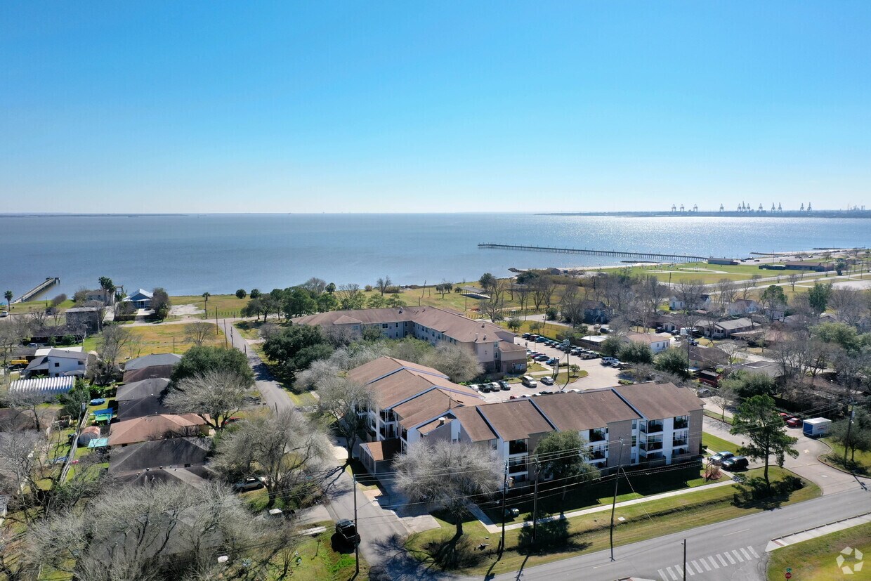 900 Parkway St - MRC Oakview