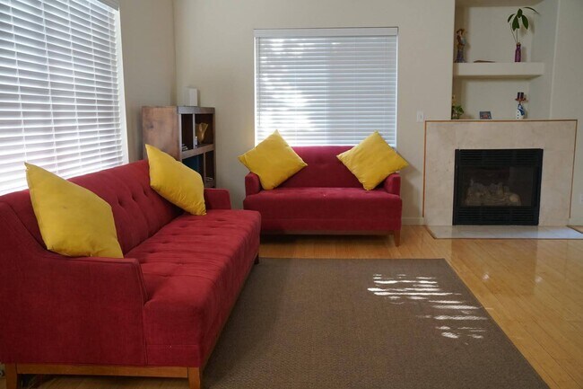 Living - 3713 Sun West Ter