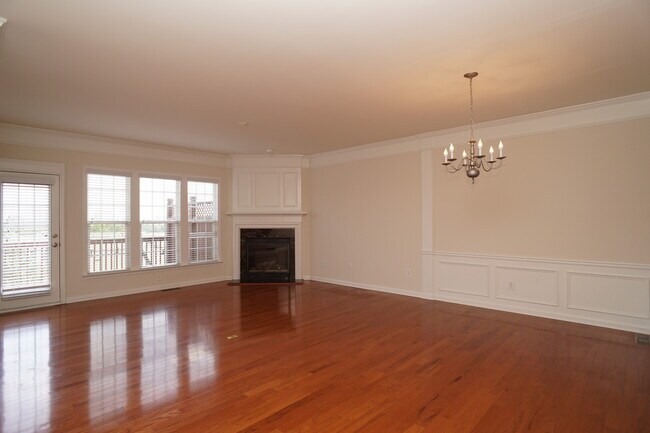 Building Photo - Wonderful 3 Bed  3.5 Bath Townhome in Vini...