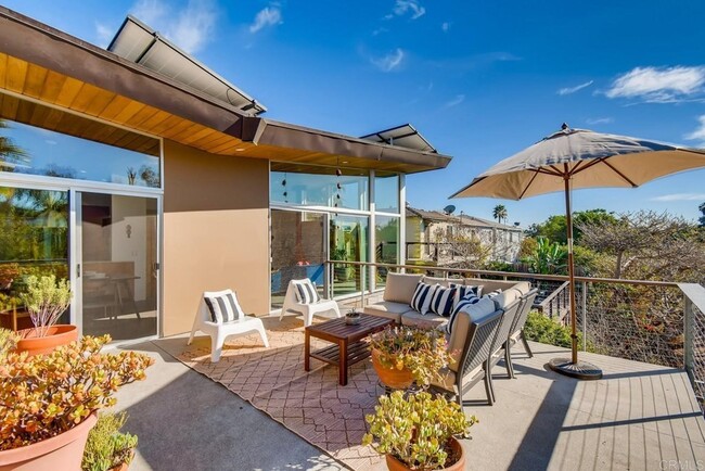 Building Photo - 3066 Nile St