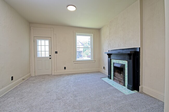 Building Photo - 2417 Edison Ave