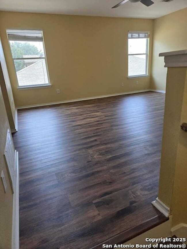 Foto del edificio - 228 Anvil Plz