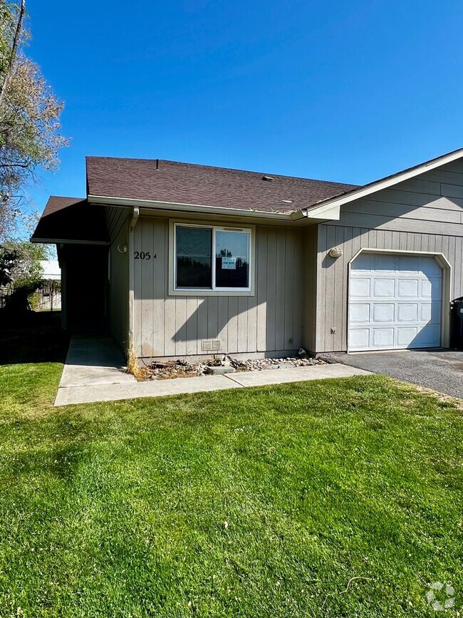 Building Photo - 205 Valleyview Ave