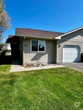 Building Photo - 205 Valleyview Ave
