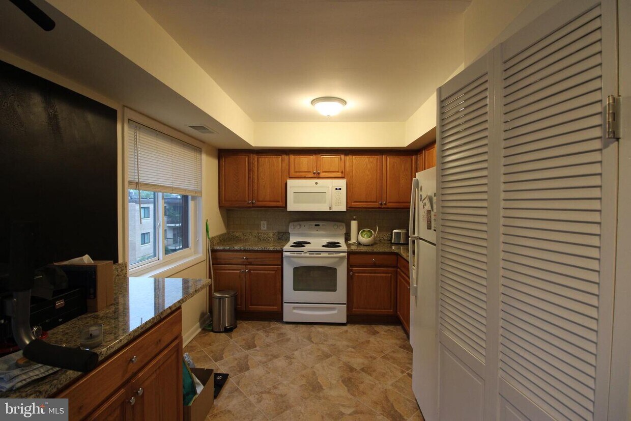 3230 S 28th St Unit 303, Alexandria, VA 22302 Room for Rent in
