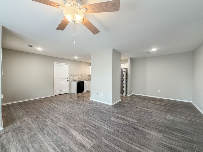 Foto del edificio - 1203 Quebec Dr