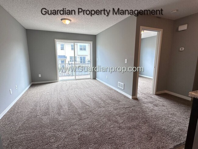 Foto del edificio - Champlin Town Home, 2 Car Garage, Dishwasher, Washer/Dryer, Balcony, May/June Move in Dates
