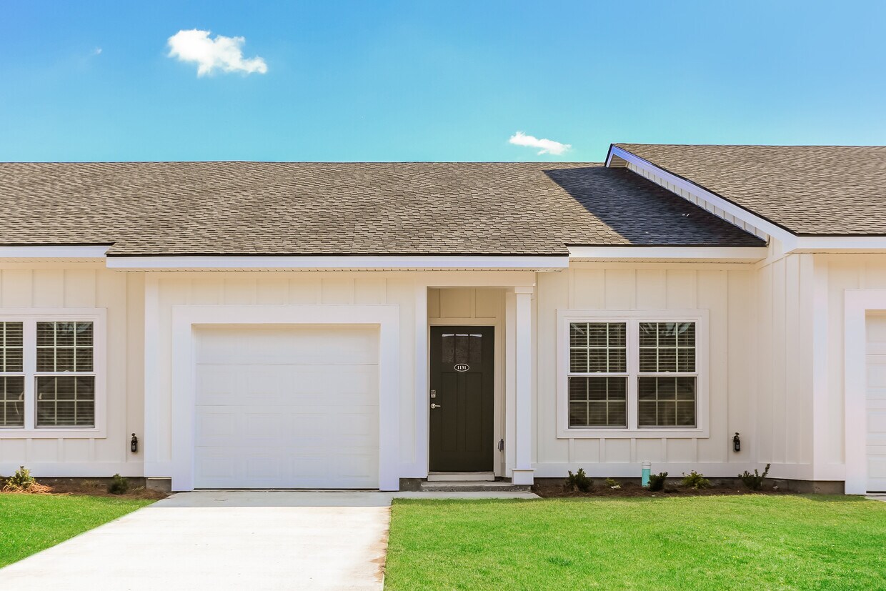 Primary Photo - 1131 Walker Point Way, Brunswick, GA