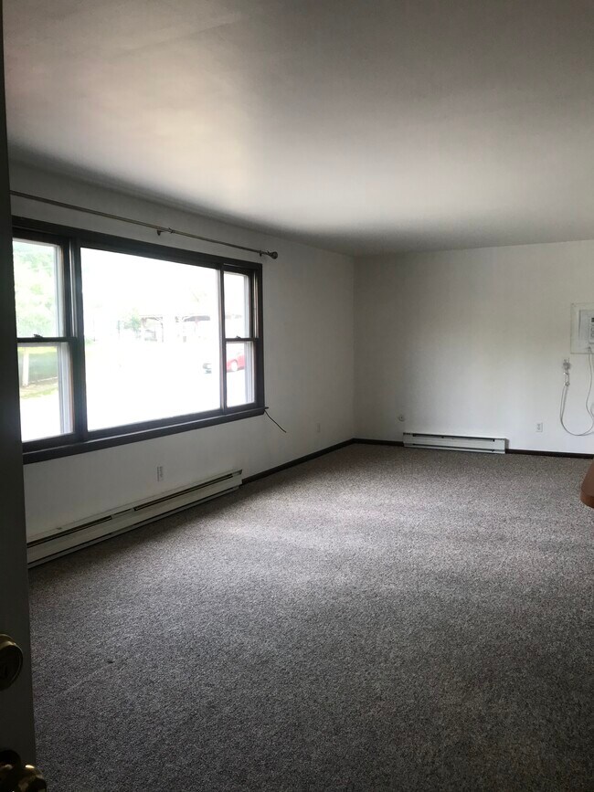 Living Room - 170 Knox St