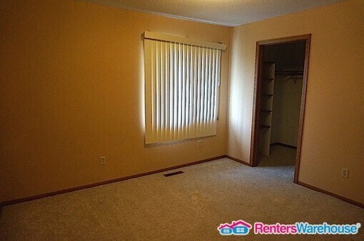 Foto del edificio - Available 12/1 - wonderful 2 bed, 2 bath townhome in Maple Grove