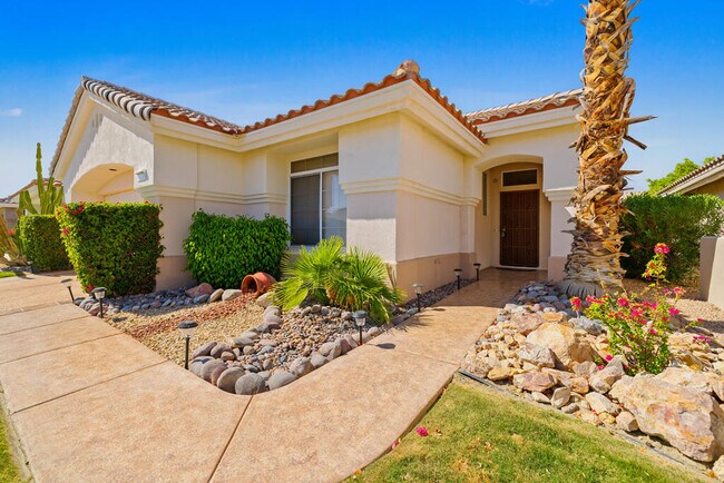 Foto del edificio - 78326 Moongold Rd