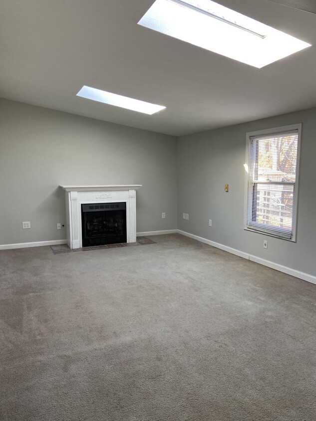 Living room - 2471 E Turkeyfoot Lake Rd