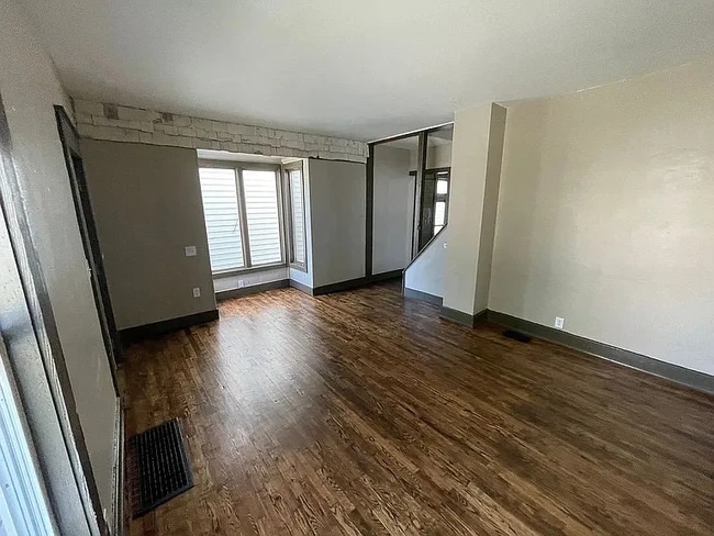 Building Photo - 2018 Howard Ave